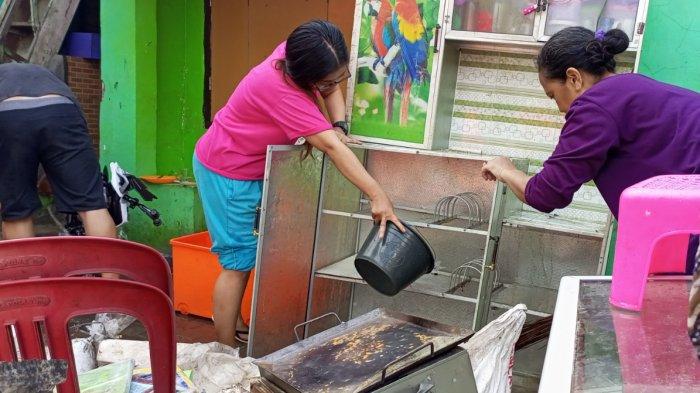 Ngerinya Warga Cilember Cimahi saat Kampungnya 'Tenggelam' Diterjang Banjir, Ada Ibu Terseret Arus