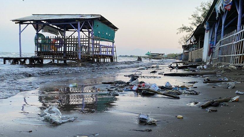 Daftar Kerusakan di Pantai Karangsong Indramayu akibat Bencana Banjir Rob