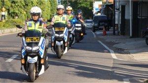1-Kapolresta-Cirebon-Pimpin-Patroli-Sepeda-Motor-Sambang-Kamtibmas-Bersama-Anggota-DPR-RI.jpg
