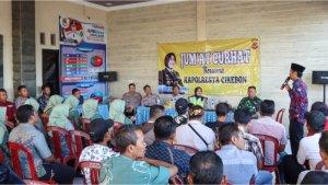 1-Polresta-Cirebon-Gelar-Jumat-Curhat-di-Balai-Desa-Tegalsari-Kecamatan-Plered.jpg