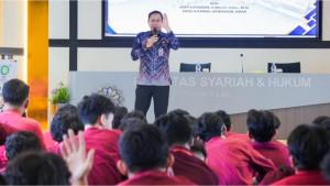 1Asep-Sutandar-Dorong-Penerapan-Keadilan-Humanis-Kemenkum-Jabar-Bekali-Mahasiswa.jpg
