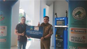 1Indomaret-serahkan-bantuan-balon-gate-untuk-Roadshow-pelayanan-publik-kab-Garut.jpg