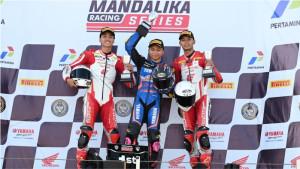 1Melesat-dengan-CBR600RR-Pebalap-Astra-Honda-Dominasi-Podium-600cc-di-Mandalika.jpg