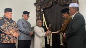 1Menag-Berikan-Izin-Operasional-dan-ID-Masjid-Ponpes-Riyadlul-Jannah-2-Internasional-Karawang.jpg