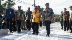 1Perkuat-Konektivitas-Antardaerah-Ahmad-Luthfi-Tinjau-Perbaikan-Jalan.jpg