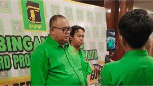 2-Plt-Ketua-DPW-PPP-Jawa-Barat-Pepep-Saepul-Hidayat-kiri-dalam-acara-Bimtek-di-El-Hotel-Bandung.jpg
