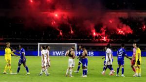 20250802_GANI_Persib_16_Bobotoh_Flare.jpg