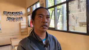 Aang-Kurnia-orang-tua-korban-keracunan-MBG-di-SMP-Negeri-1-Cisarua-Bandung-Barat.jpg