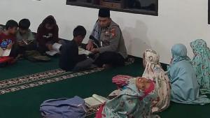 Aipda-Roby-Polisi-yang-Jadi-Guru-Ngaji-untuk-Anak-anak-di-Pangalengan.jpg
