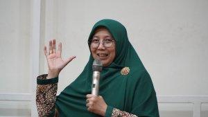 Anggota-Komisi-2-DPRD-Jawa-Barat-Sri-Dewi-Anggraini-saat-menjadi-pembicara.jpg