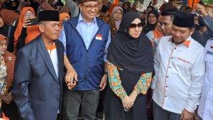 Anies-Baswedan-dan-petani-di-Sukabumi-Rabu-2092023.jpg