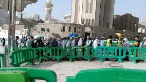 Antrean-calon-jemaah-haji-sedang-menjalan-pemeriksaan-visa-haji.jpg