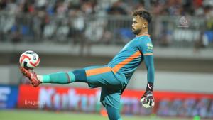 Aqil-Savik-Kiper-Bhayangkara-Presisi-Lampung-FC.jpg