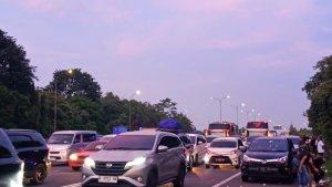Arus-lalu-lintas-di-Tol-Japek-KM-72-wilayah-Cikopo-Purwakarta-Senin-1542024.jpg