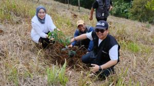 BPJS-naker-dan-Dishut-jabar-tanam-pohon-untuk-dukung-pelsetarian-lingkungan.jpg