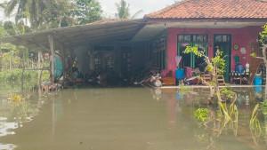 Banjir-masih-merendam-permukiman-warga-Desa-Ciganjeng.jpg