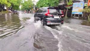 Banjir-menerjang-ruas-jalan-Kota-Bandung-2710.jpg