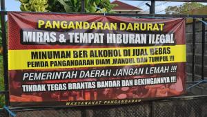 Banner-Protes-Miras-dan-Tempat-Hiburan-di-Pangandaran.jpg
