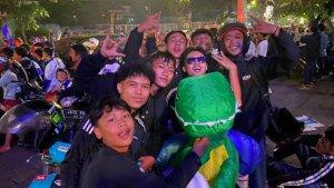 Bobotoh-menunggangi-dinosaurus-1111111111.jpg