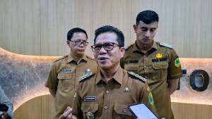 Bupati-Bandung-Dadang-Supriatna-saat-ditemui-di-Gedung-Moh-Toha-Komplek.jpg