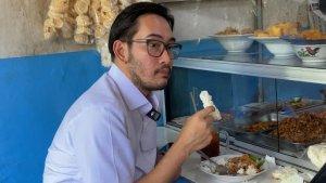 Bupati-Kabupaten-Bandung-Barat-KBB-Jeje-Ritchie-Ismail-saat-makan-di-warteg.jpg
