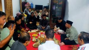 Bupati-Majalengka-Eman-Suherman-di-rumah-duka.jpg