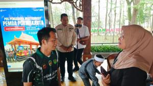 Bupati-Purwakarta-Saepul-Bahri-Binzein-meninjau-Posko-Pengaduan-Bale-Katresna.jpg