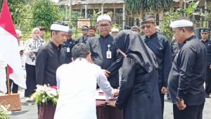 Bupati-Purwakarta-Saepul-Bahri-Binzein-saat-melantik-10-pejabat.jpg