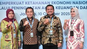 Bupati-Sumedang-Dony-Ahmad-Munir-usai-menerima-penghargaana-Tim-Percepatan-Akses.jpg