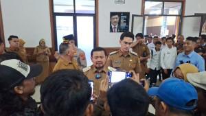Bupati-Sumedang-Dony-Ahmad-Munir-usai-mengumpulkan-semua-pihaK.jpg