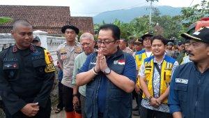 Bupati-Tasikmalaya-Ade-Sugianto-ketika-melakukan-peninjauan.jpg