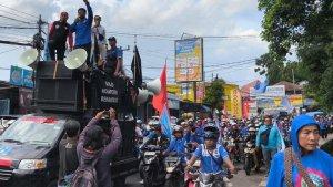 Buruh-dari-berbagai-elemen-di-Kabupaten-Purwakarta-UMK.jpg