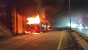 Bus-terbakar-di-Tol-CIpali.jpg