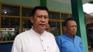 Camat-Singaparna-Tono-Haeruman-memberikan-keterangan-keracuna-mbg-tasikmalaya.jpg