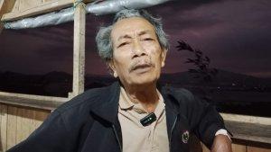 Darta-Saputra-69-pensiunan-kepala-sekolah-dasar-yang-kini-jadi-nahkoda-perahu-sewa.jpg