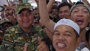 Dedi-Mulyadi-dan-sopir-angkot-di-Bogor.jpg