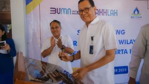 Direktur-Utama-PJT-II-Imam-Santoso-di-sela-peresmian-Kantor-Unit-wilayah-V.jpg