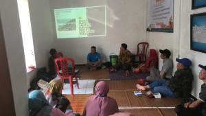 Dosen-Politeknik-Negeri-Bandung-Polban-menggagas-pendirian-Bank-Sampah-Ciwaruga.jpg