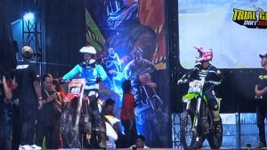 Dua-crosser-bersiap-di-sirkuit-Tritan-Point-Jumat-10102025-malam.jpg