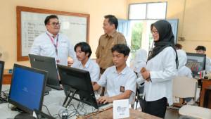 Dukung-Digitalisasi-Pendidikan-di-Indramayu-XLSMART-Selenggarakan-Program-Kelas-Cerdas-Digital.jpg