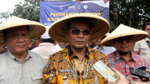 ERWAn-setiawan-tanam-sorgum.jpg