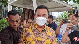 Ema-Sumarna-setelah-diperiksa-KPK-di-Gedung-KPK-Jakarta-Kamis-1432024.jpg