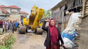 Eneng-perwakilan-kaum-ibu-Situ-Ciburuy-Kecamatan-Padalarang.jpg
