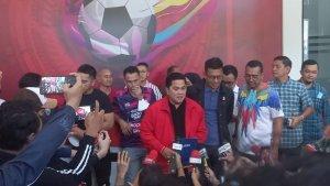jabar/Erick-Thohir-saat-berbicara-kepada-wartawan-ketika-calon-ketua-umum-PSSI.jpg