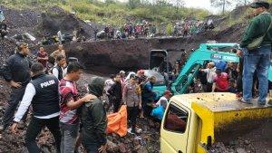 Evakuasi-korban-tewas-galian-di-Garut.jpg
