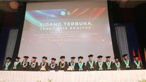FOTO-1-Sidang-Terbuka-Senat-STIE-Ekuitas-pada-prosesi-wisuda.jpg