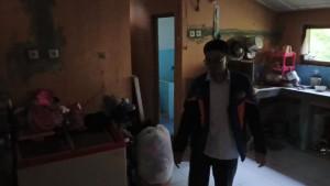 Fery-Riyana-38-saat-menunjukan-lokasi-tewasnya-sang-istri.jpg