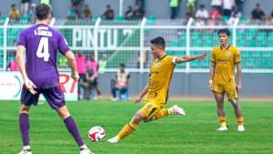 Gelandang-Bhayangkara-FC-yang-merupakan-pinjaman-dari-Persib-Bandung-Dedi-Kusnandar.jpg