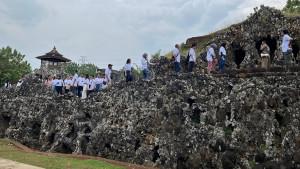Gua-Sunyaragi-Cirebon-Rabu-22102025.jpg