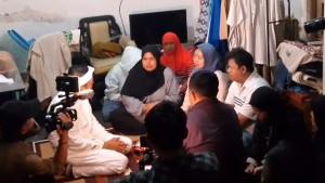 jabar/Gubernur-Jabar-Dedi-Mulyadi-ketika-mengunjungi-keluarga-f.jpg